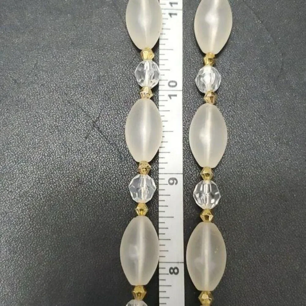 Vintage clear beaded necklace 26